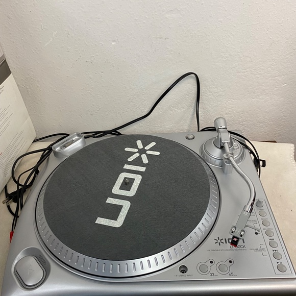ION LP Dock USB Turntable LP to digital converter, USB-IPOD-Recording IN Box - Picture 3 of 17